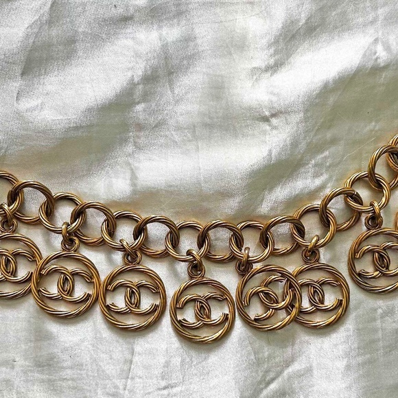 CHANEL VINTAGE NECKLACE, RINGS & LARGE CC's, GENUINE WITH METAL TAG, GOLD TONE, - Picture 1 of 8